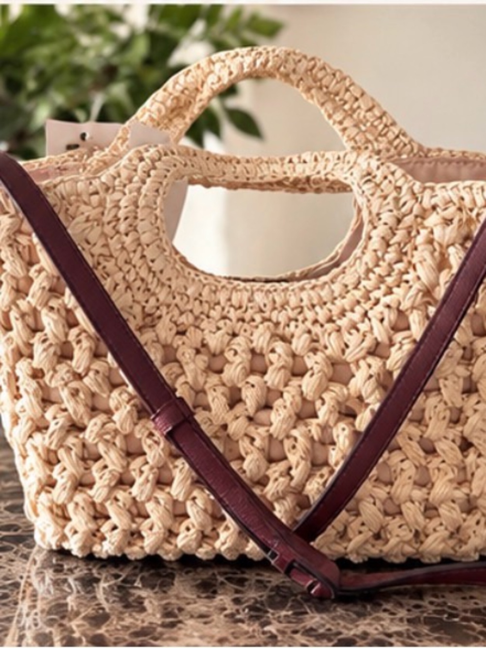 H&M New Woven Straw Crossbody Tote Bag – Burgundy Details - Picture 2 of 3